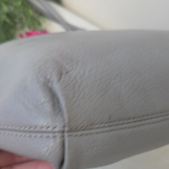 Michael Kors Elegant Light Gray Pebbled Leather Chain Handles Tote Bag - Picture 9 of 12